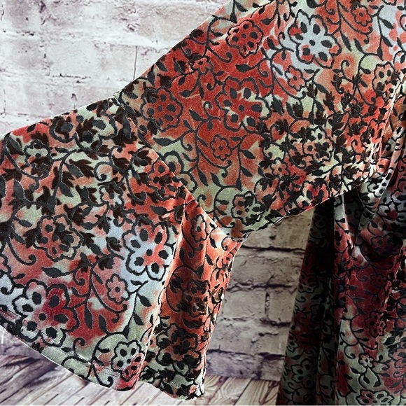 Avenue Green Rust Velvet Floral Belle Sleeve Top - Picture 4 of 11